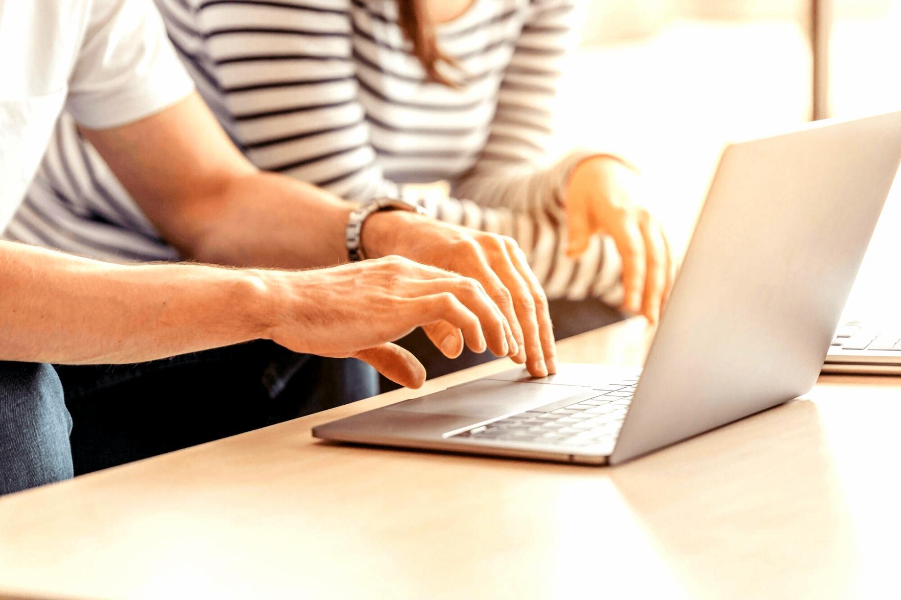 Recursos educativos digitales y material de estudio estructurado para desarrollo personal